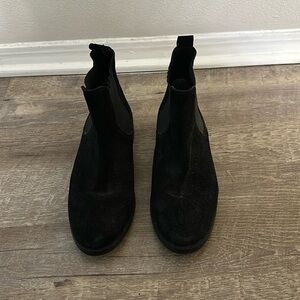 ASOS ABSOLUTE Suede Chelsea Ankle Boots - Black suede / US 7